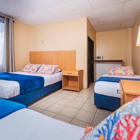 Hostal North Seymour ปูแอร์โตอาโยรา ภายนอก รูปภาพ