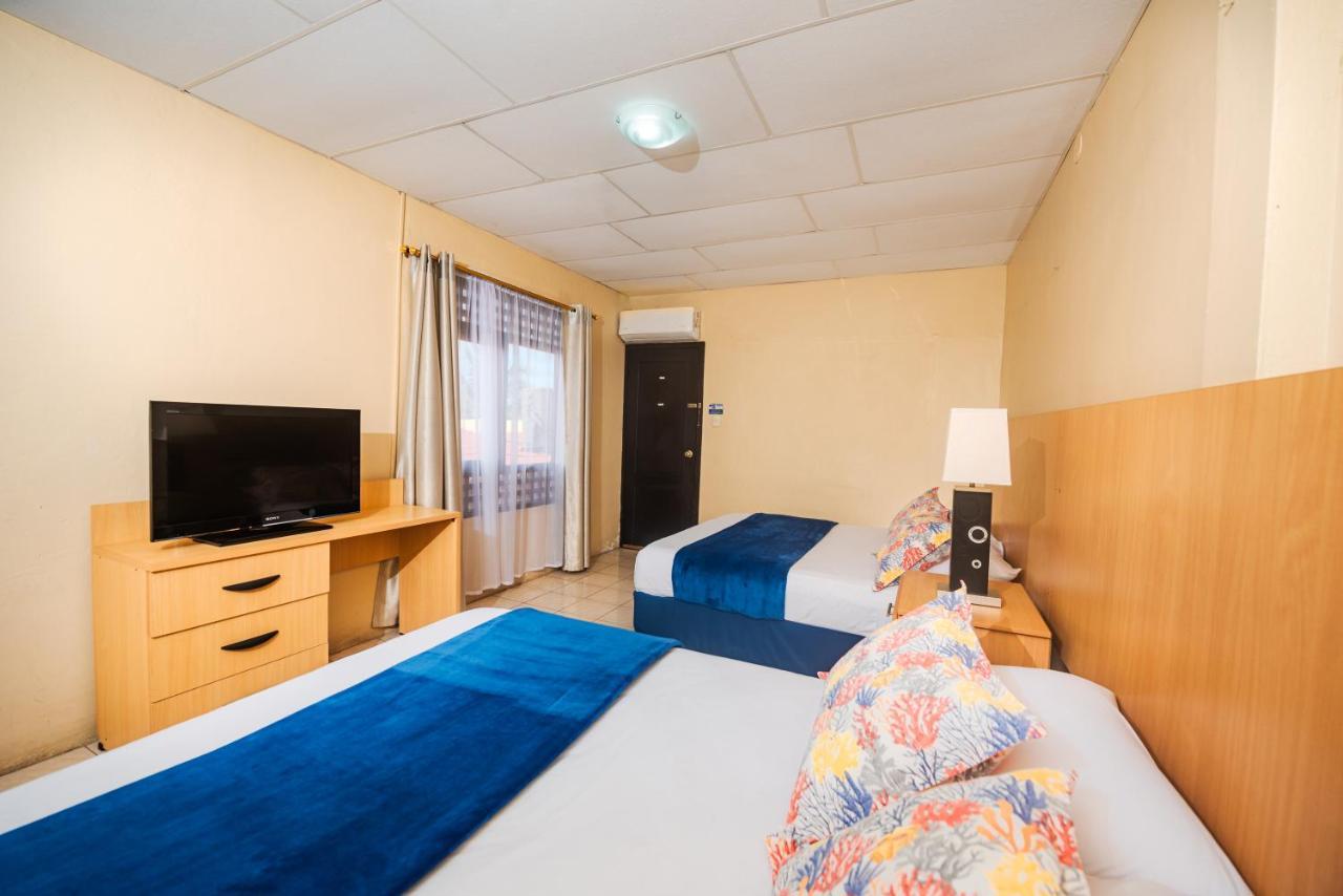 Hostal North Seymour ปูแอร์โตอาโยรา ภายนอก รูปภาพ