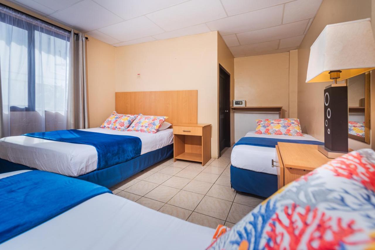 Hostal North Seymour ปูแอร์โตอาโยรา ภายนอก รูปภาพ