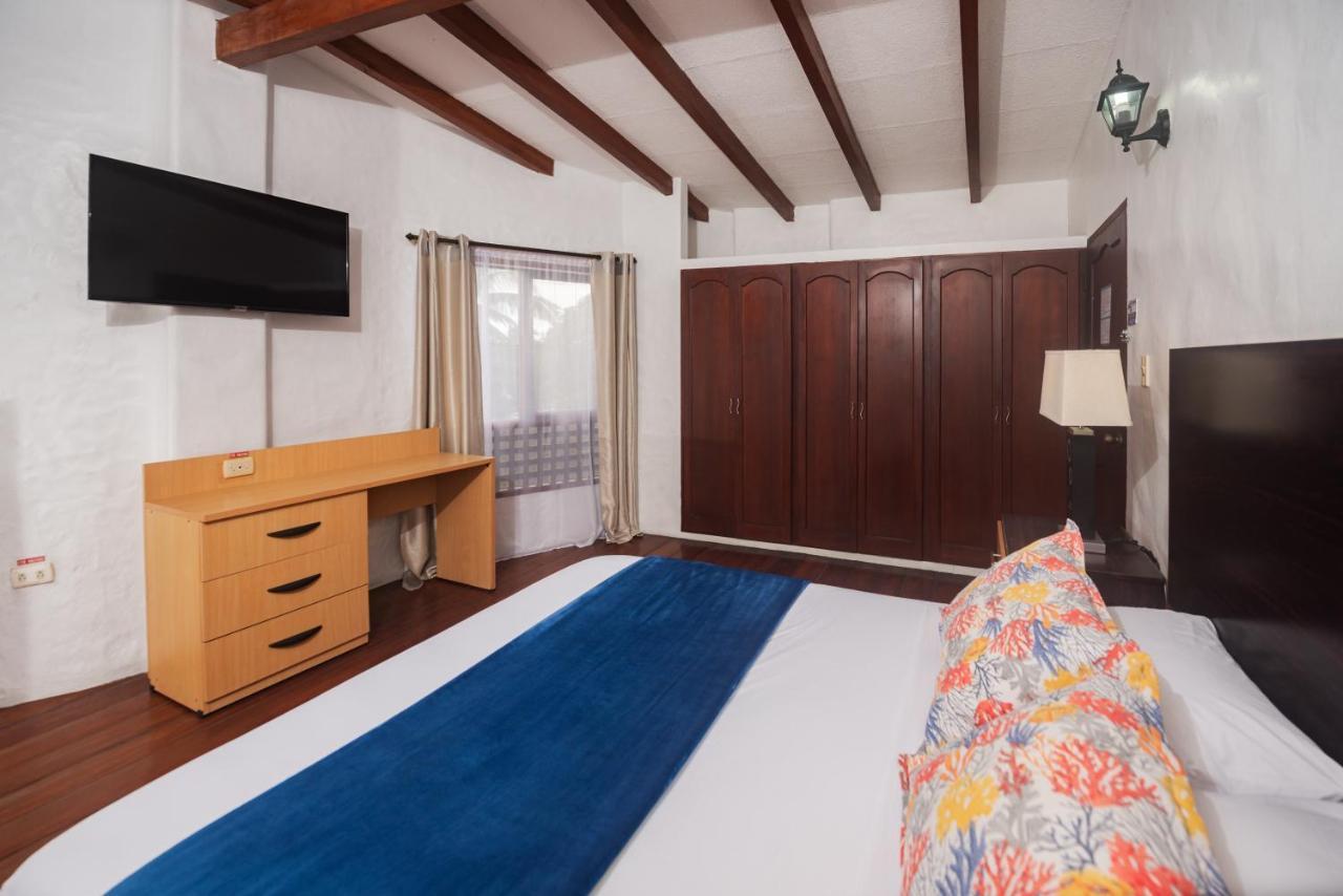 Hostal North Seymour ปูแอร์โตอาโยรา ภายนอก รูปภาพ