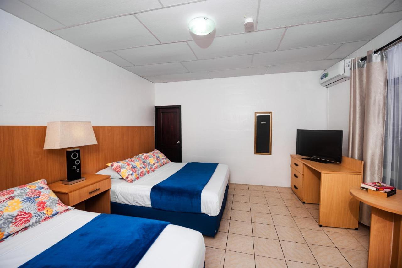 Hostal North Seymour ปูแอร์โตอาโยรา ภายนอก รูปภาพ