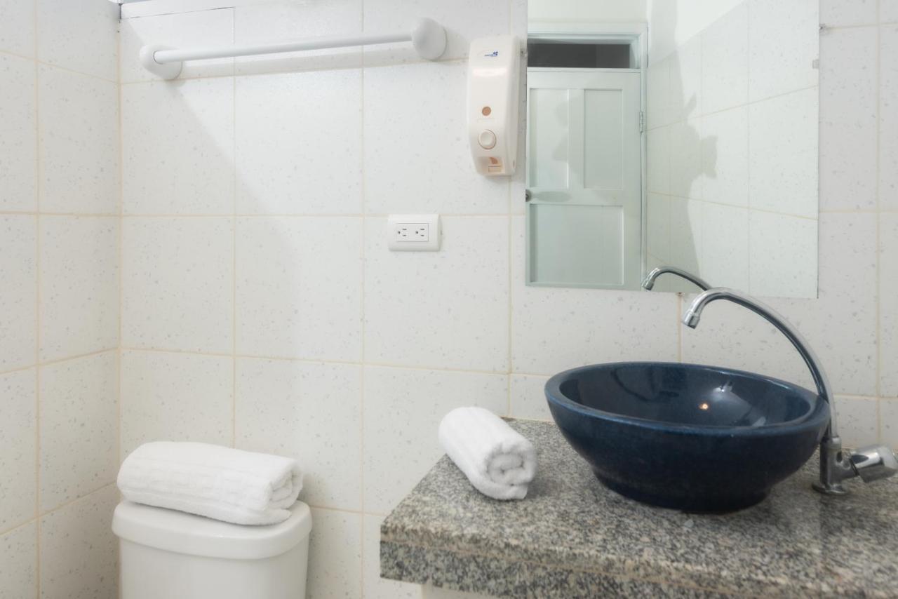 Hostal North Seymour ปูแอร์โตอาโยรา ภายนอก รูปภาพ