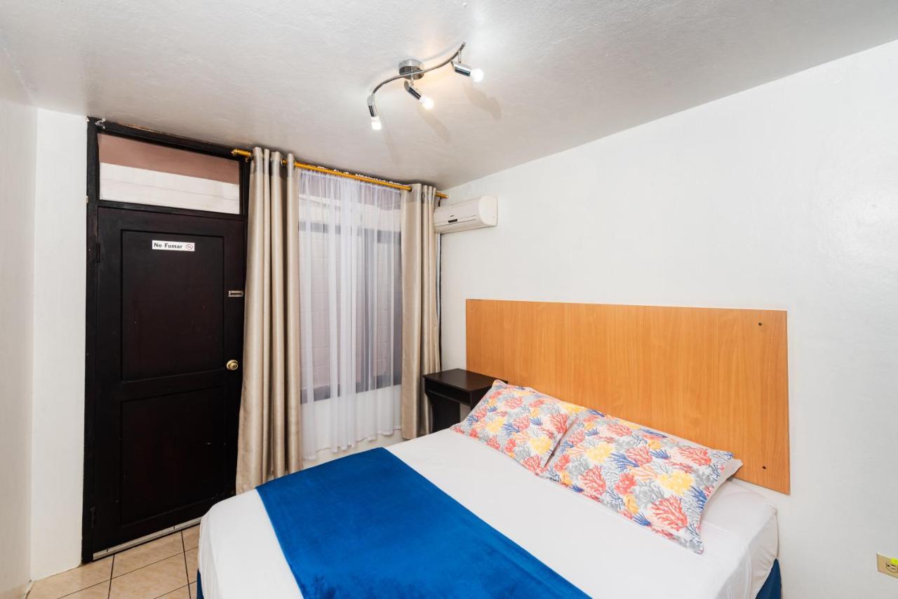 Hostal North Seymour ปูแอร์โตอาโยรา ภายนอก รูปภาพ