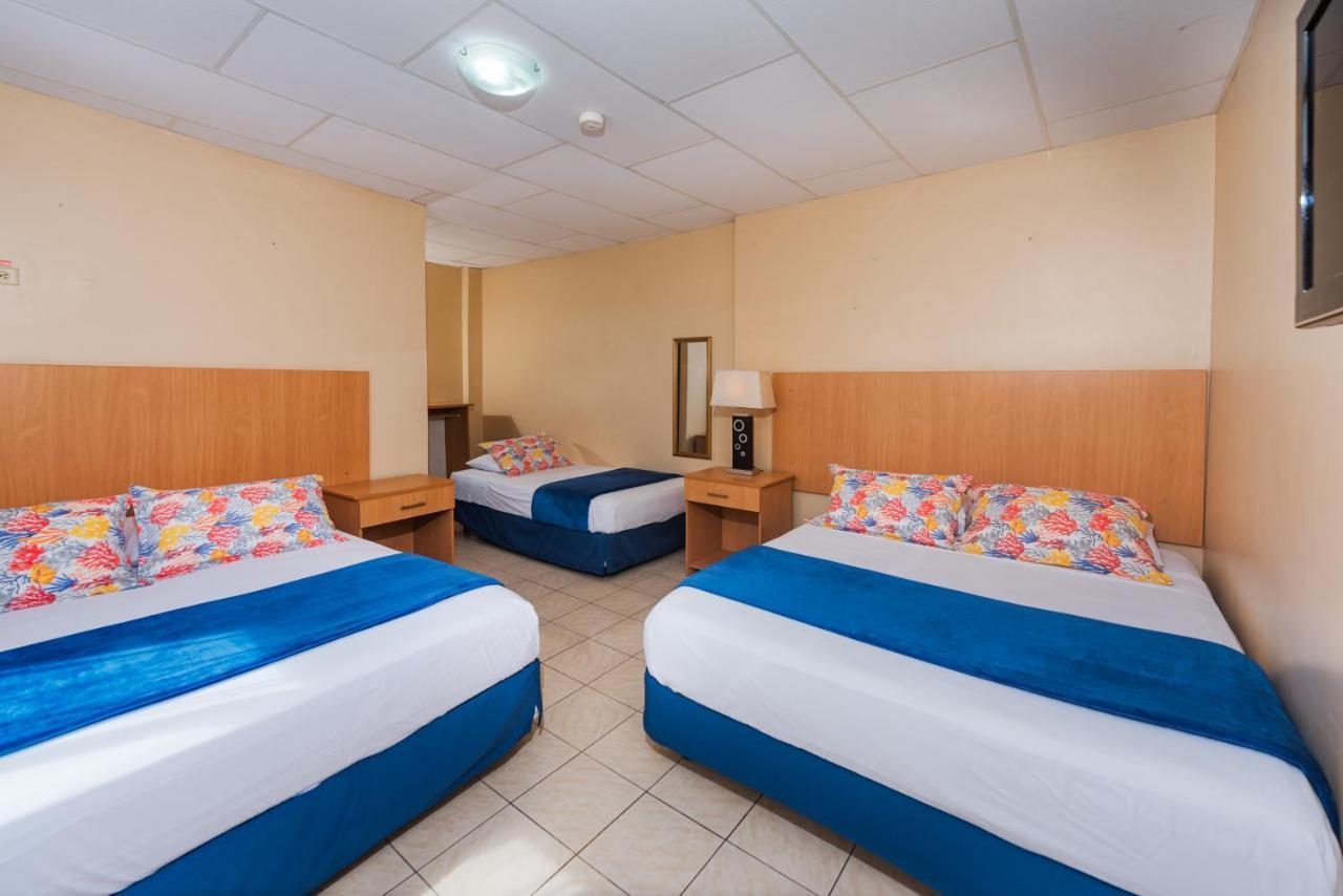 Hostal North Seymour ปูแอร์โตอาโยรา ภายนอก รูปภาพ