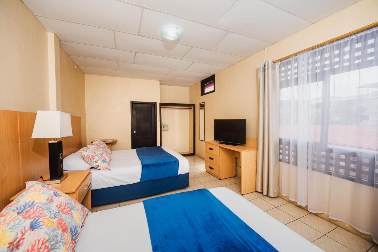 Hostal North Seymour ปูแอร์โตอาโยรา ภายนอก รูปภาพ