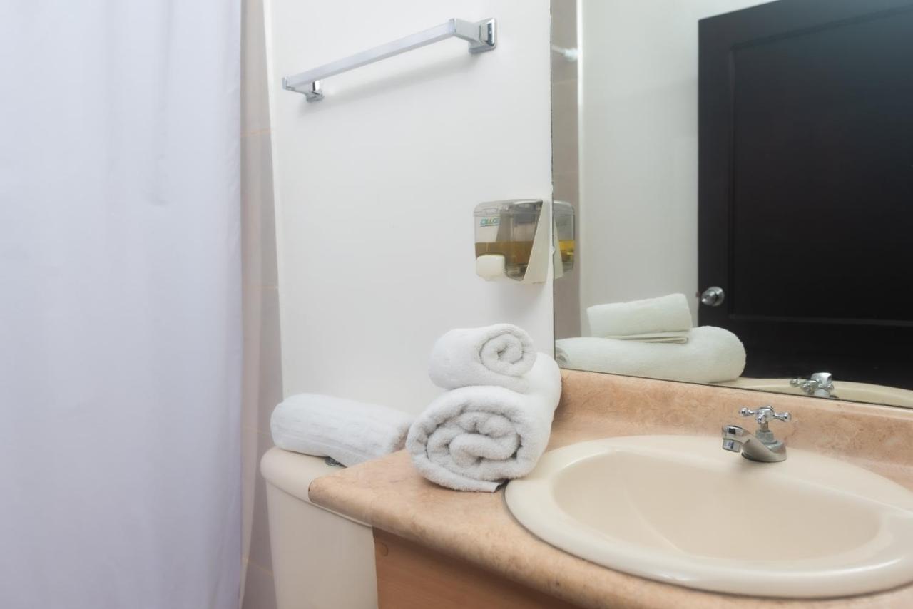 Hostal North Seymour ปูแอร์โตอาโยรา ภายนอก รูปภาพ