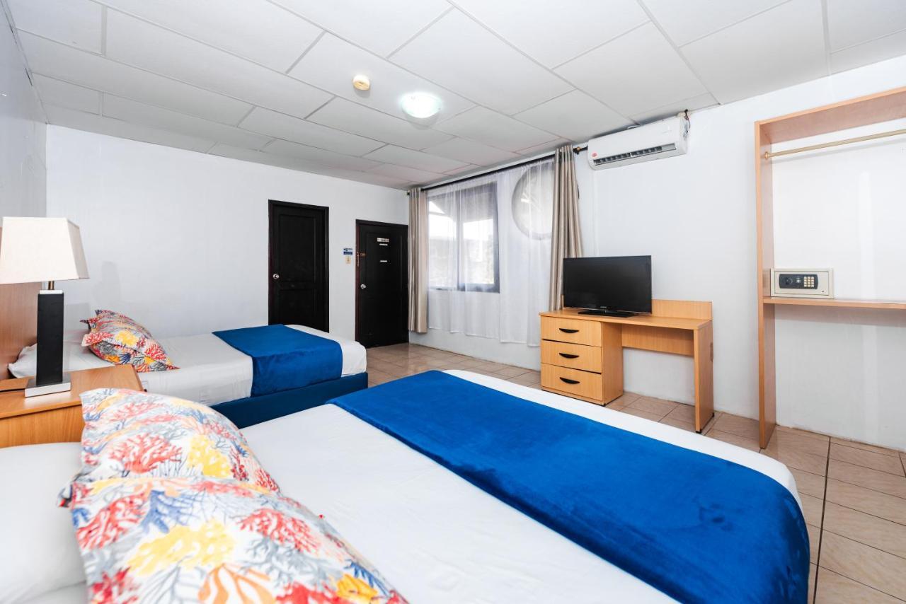 Hostal North Seymour ปูแอร์โตอาโยรา ภายนอก รูปภาพ